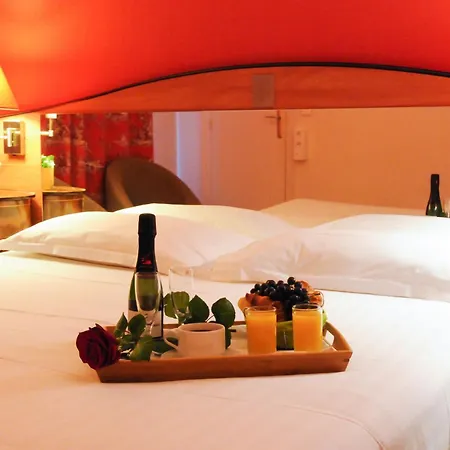 Eden Montmartre Отель Париж