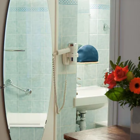 Hotel Eden Montmartre 3*