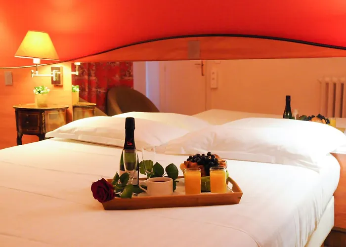 Eden Montmartre Отель Париж