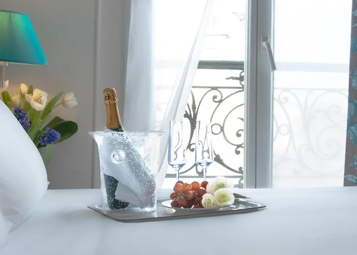 Отель Eden Montmartre 3*