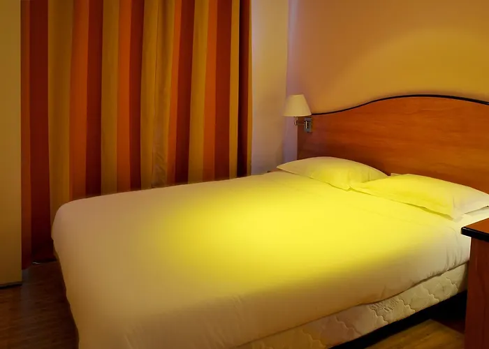 Eden Montmartre Отель 3*