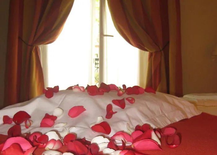 Отель Eden Montmartre 3*