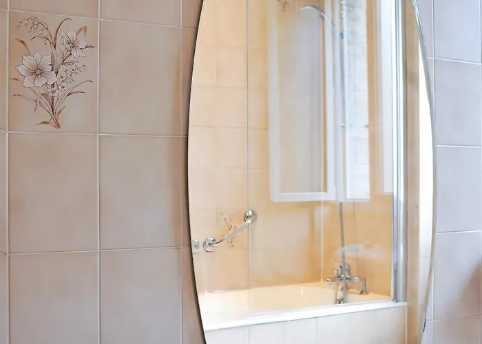 Отель Eden Montmartre