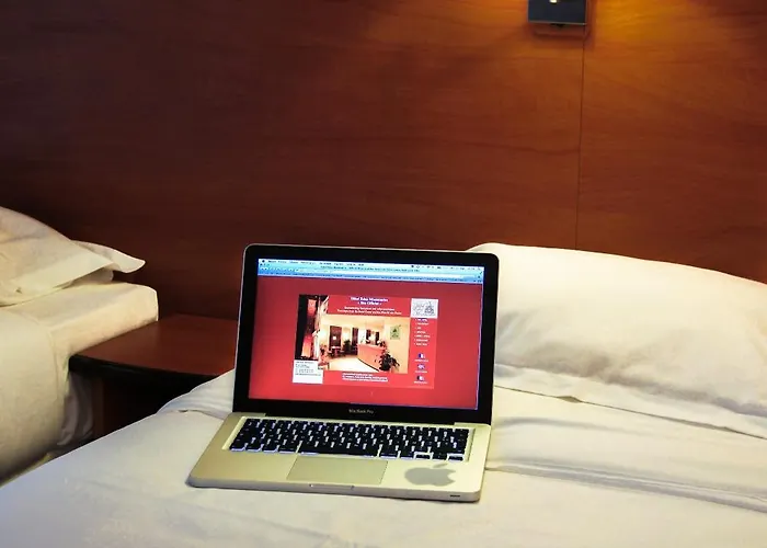 Отель Eden Montmartre Париж