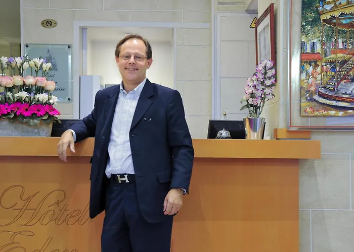 Отель Eden Montmartre Париж