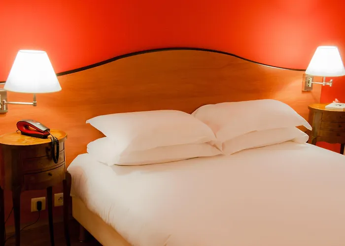 Eden Montmartre Отель Париж