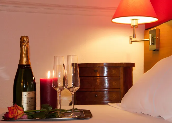 Отель Eden Montmartre Париж