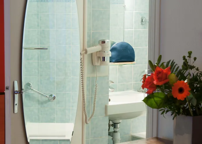 Eden Montmartre Париж