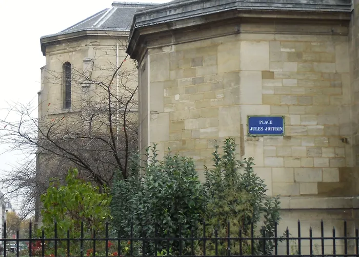 Eden Montmartre Париж