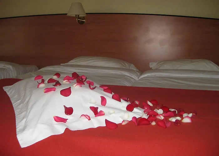 Eden Montmartre Отель Париж